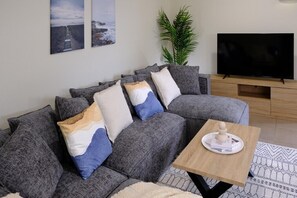 Family House, 3 Bedrooms | Living area - Christies Beach Tourist Park (Christies Beach)