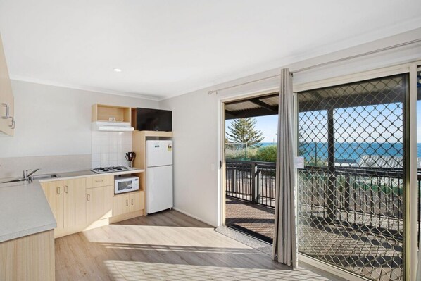 Superior Villa, Balcony, Sea View | Private kitchen