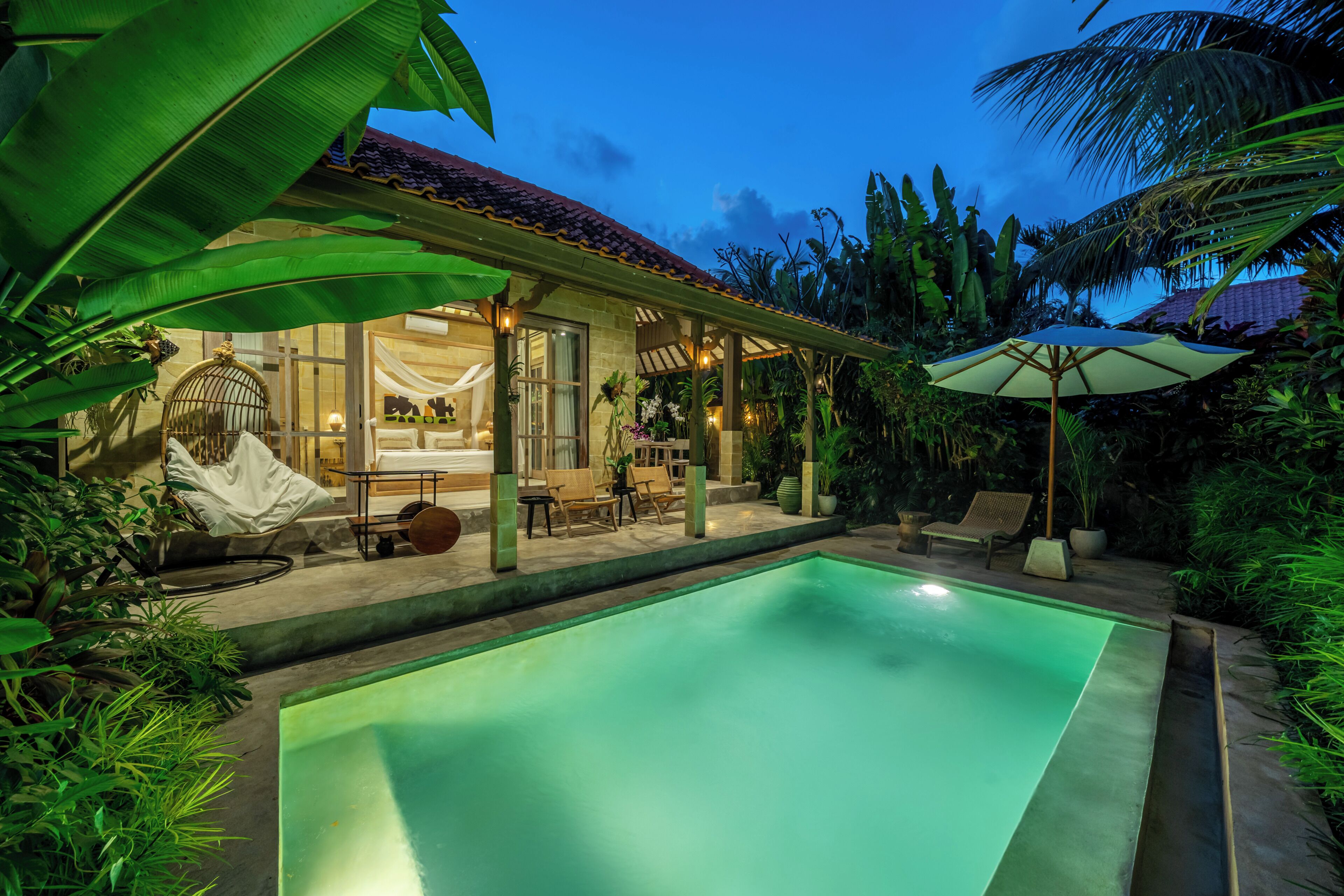 3 outdoor pools