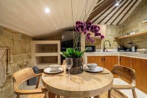 Villa – superior, bassengutsikt | Spisestue