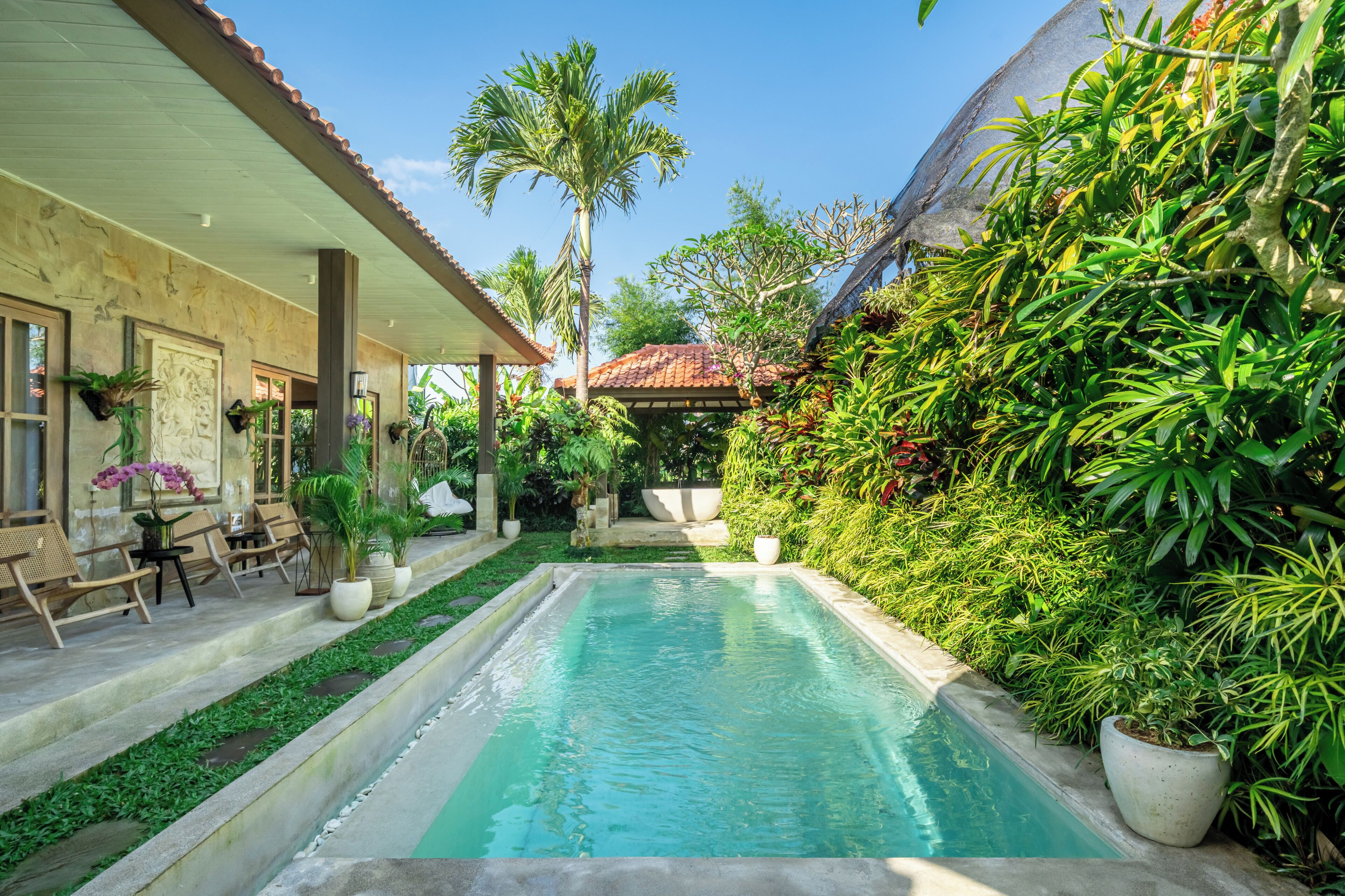 3 outdoor pools