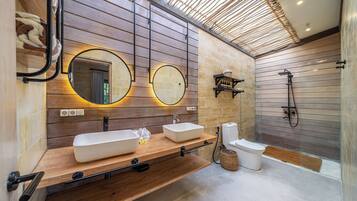 Exclusive Villa, Pool View | Bathroom