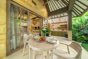 Luxury Villa, Pool View | Outdoor dining - Nyaman Villas Ubud (Ubud)