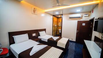 Deluxe Twin Room | Free WiFi, bed sheets