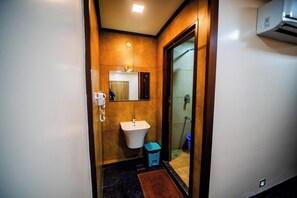 Deluxe Twin Room | Bathroom - V V Residency (Thanjavur)