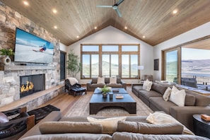 Smart TV, fireplace, ping pong - Luxury Ski Estate | Free Shuttle | Jordanelle Views (Heber City)
