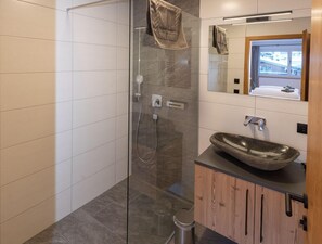 Bathroom - Apartment with sauna directly on the slope (Hinterglemm)