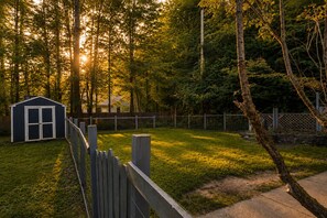 Property grounds - Woodstock Boho Retreat Screened Porch • Monthly Summer Escape (Bearsville)