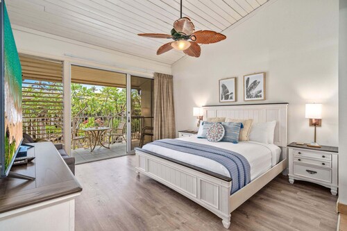 Napili Shores D-232 - Upper Level Renovated Studio at Koi Pond, Wi-Fi & Split AC