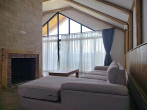 Superior Penthouse, Balcony, Mountain View | Interior - Idan Barn Suites and Cafè (Naro Moru)