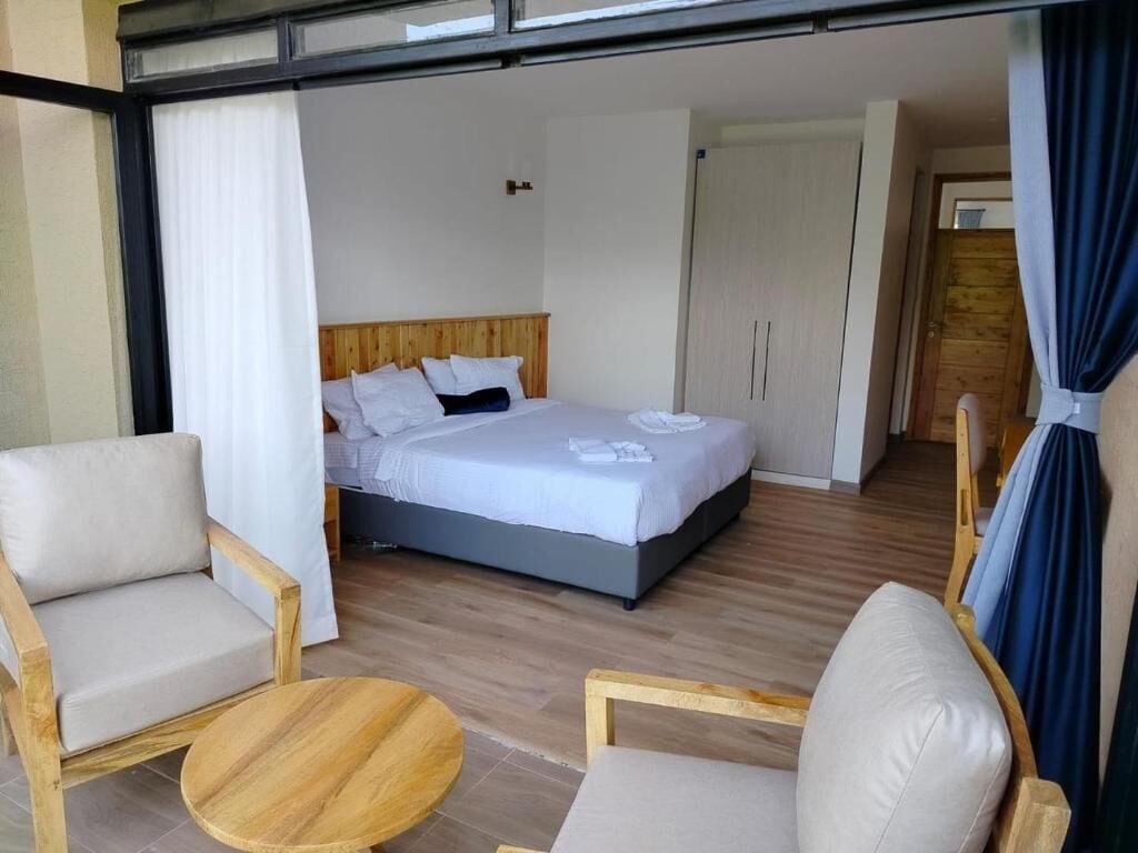 Chambre Double Deluxe, balcon, vue montagne | Fer et planche à repasser, Wi-Fi gratuit