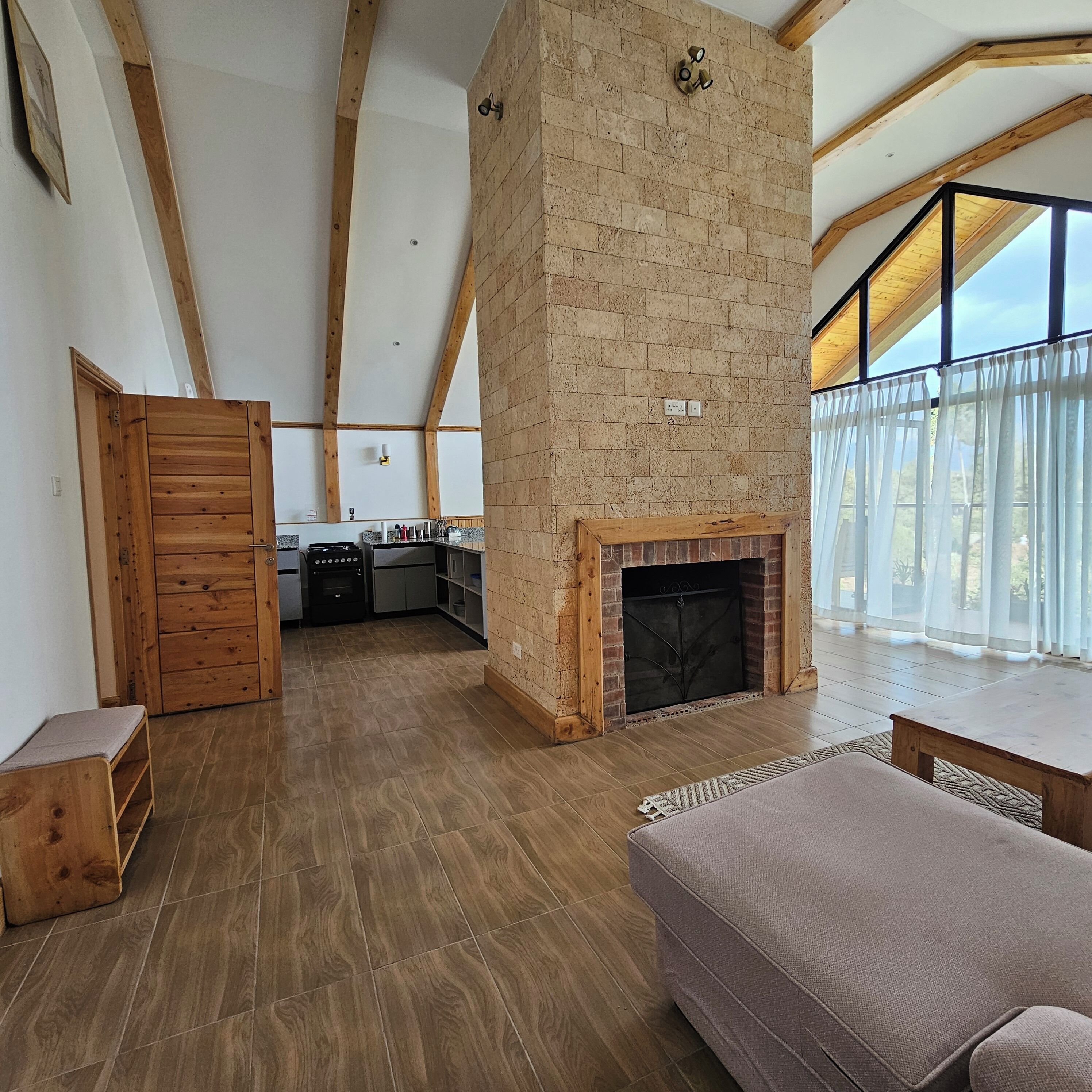 Superior penthouse, balkon, uitzicht op bergen | Een strijkplank/strijkijzer, gratis wifi