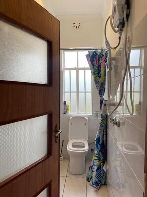 Family Cottage, Patio, Garden View | Bathroom - Idan Barn Suites and Cafè (Naro Moru)