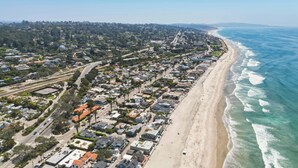 An aerial view of a coastal residential area with houses, roads, and a beach. - Sand and Spa Retreat in Del Mar (Del Mar)