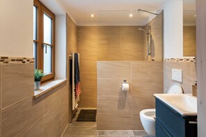 Bathroom - Vrbo Property (Schönau am Königssee)