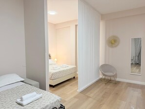 Monolocale con balcone, vista città