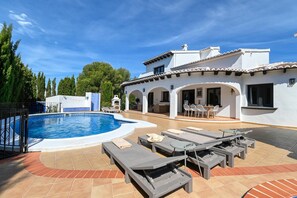 Terrasse et piscine