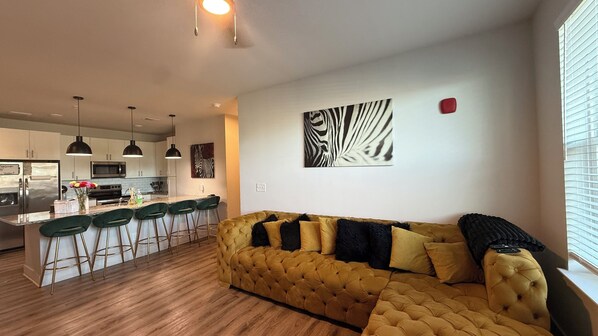 Living area - Pleasant 1-bedroom apartment with AC in charming Decatur (Decatur)