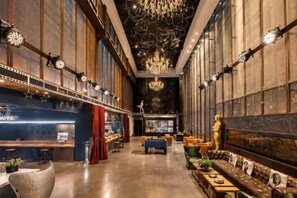 A spacious lobby with a reception desk, seating area, and a large chandelier. - QING LAI IMAGE ART HOTEL Heda New District(YOUXI HOTEL) (Baoding)