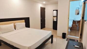 Standard Double Room | Free WiFi, bed sheets