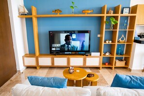 Smart-TV, Tischfußball, Tischtennisplatte