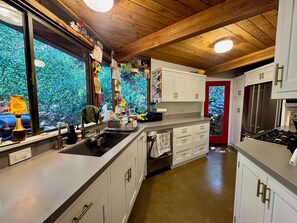 Private kitchen - Nature-Immersed Two Bedroom Home Overlooking Mission Canyon (Santa Barbara)