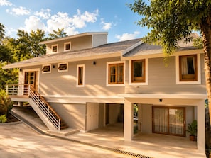 A modern two-story house with a covered porch, a staircase, and a garage. - Reen Run Sunset Private Pool Villa (Ko Pha-ngan)