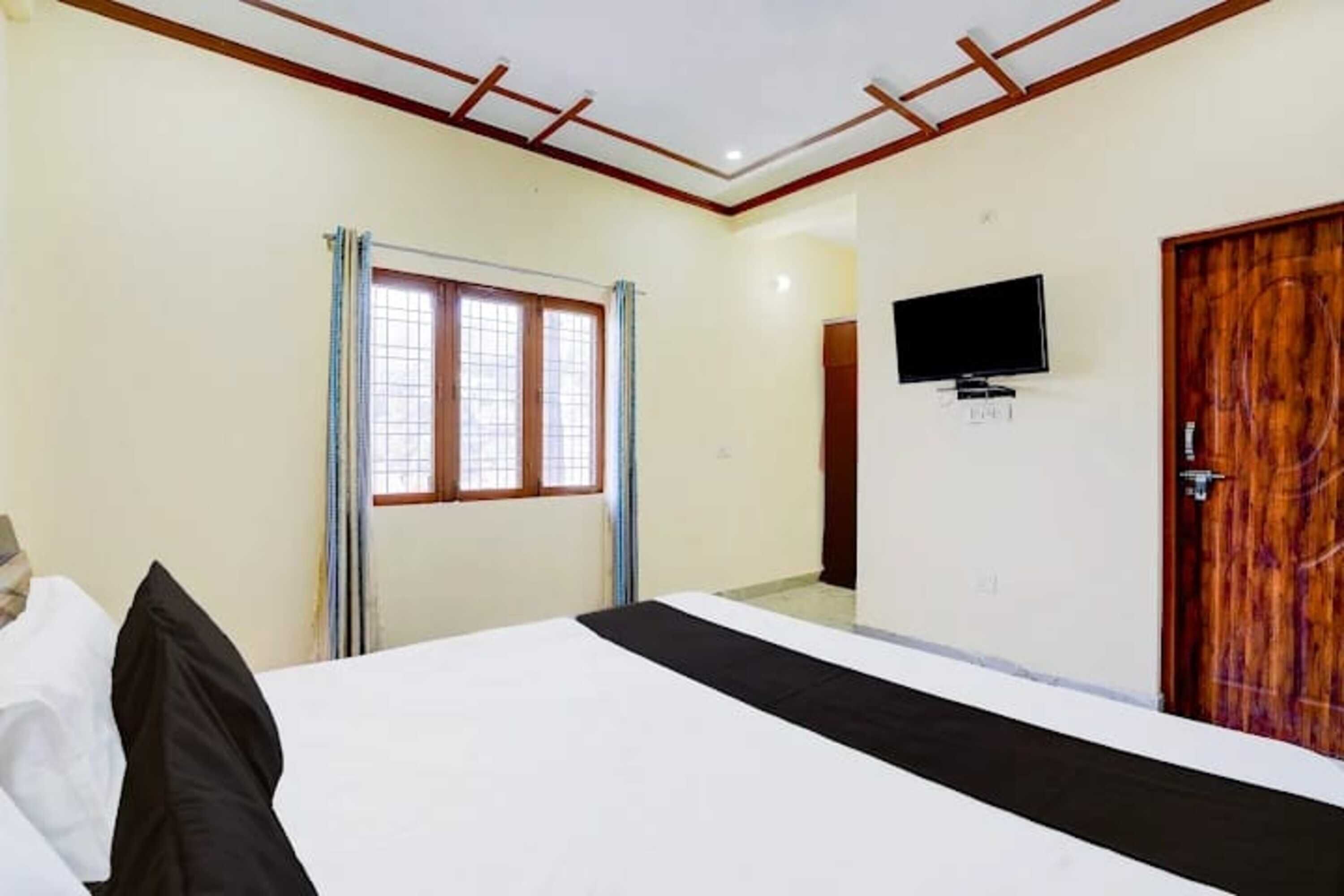 Deluxe Room | Rollaway beds, free WiFi, bed sheets