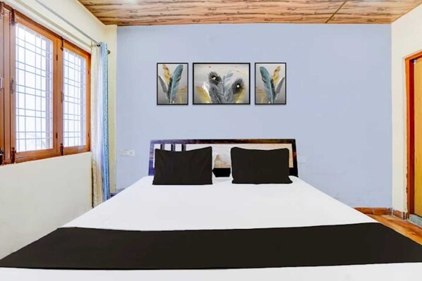 Deluxe Room | Rollaway beds, free WiFi, bed sheets - Dharam Hotel (Mussoorie)