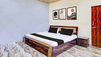 Deluxe Room | Rollaway beds, free WiFi, bed sheets