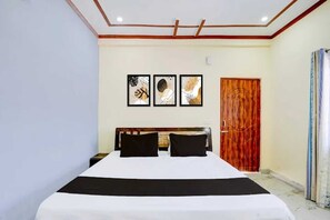 Deluxe Room | Rollaway beds, free WiFi, bed sheets