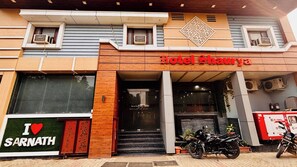Exterior detail - Hotel Shaurya (Varanasi)