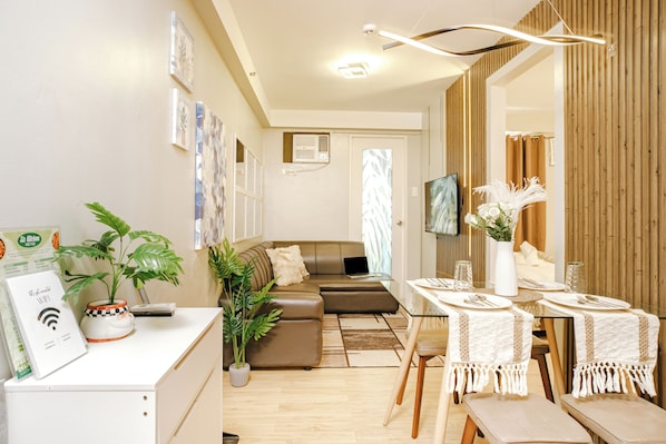 Interior - AR12 H&B Rentals 1Bedroom Unit w/ WiFi Netflix and Free Pool Access (Davao City)