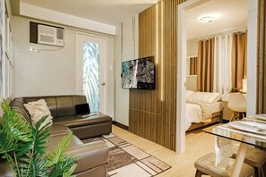 Room - AR12 H&B Rentals 1Bedroom Unit w/ WiFi Netflix and Free Pool Access (Davao City)