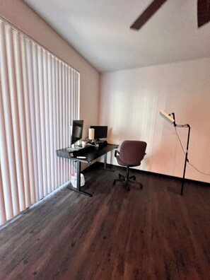 Interior - Cozy 1-bedroom apartment in fantastic Fitchburg with AC, laundry, and amenities (Fitchburg)