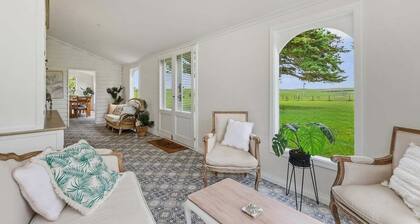 Cork Hill Retreat - Charming & Historic with Natural Beauty