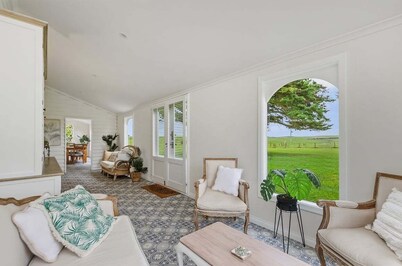 Cork Hill Retreat - Charming & Historic with Natural Beauty