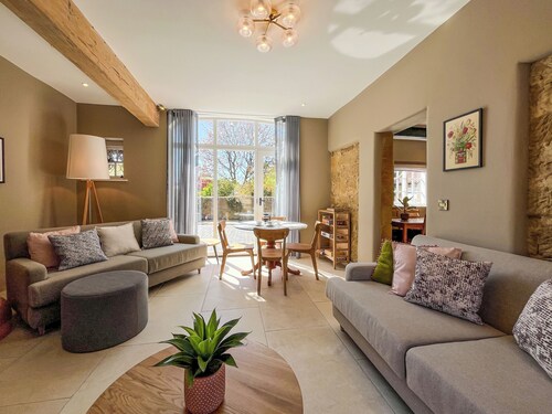 Coach House - UK51830