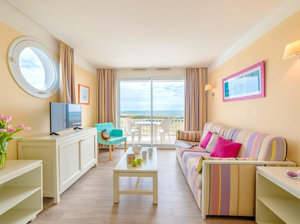 Living room - Coastal Getaway in the Vendee (Les Sables-d'Olonne)