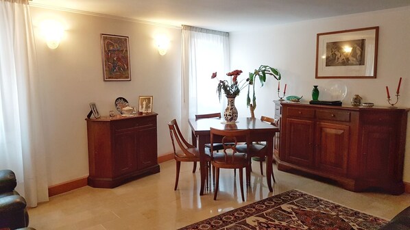 Dining - Vrbo Property (Venezia)