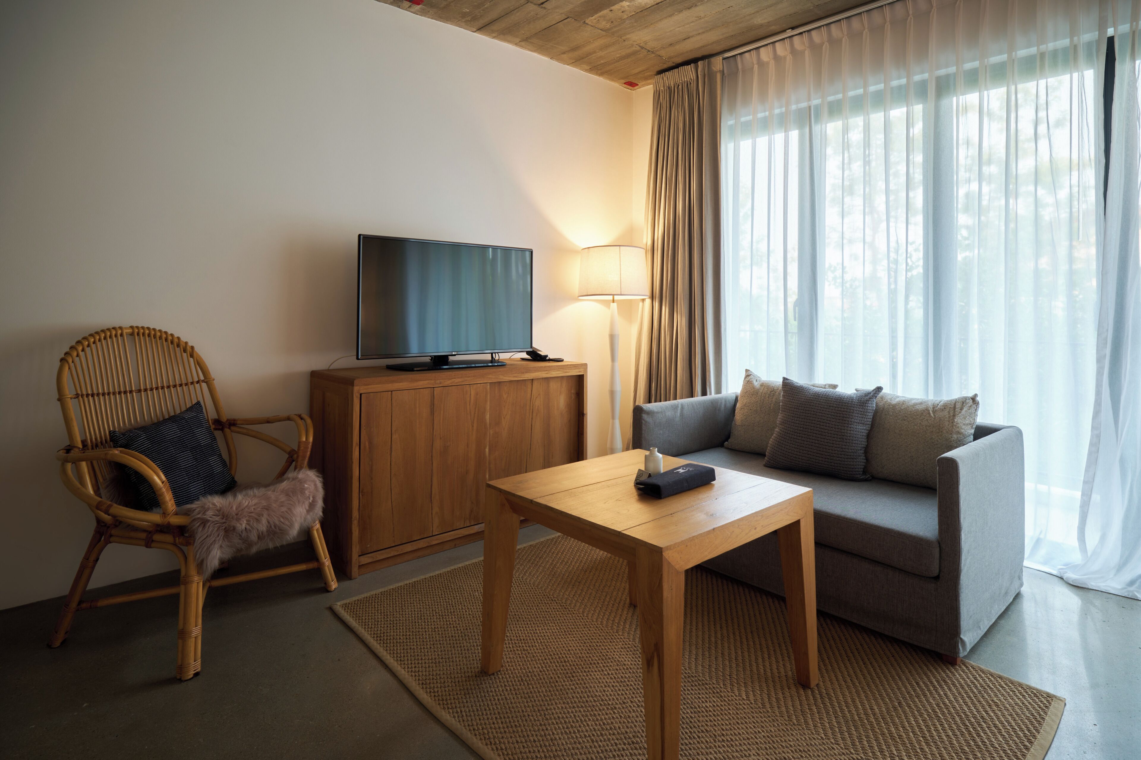 Superior-Doppelzimmer, Balkon, Blick auf den Innenhof | Wohnbereich