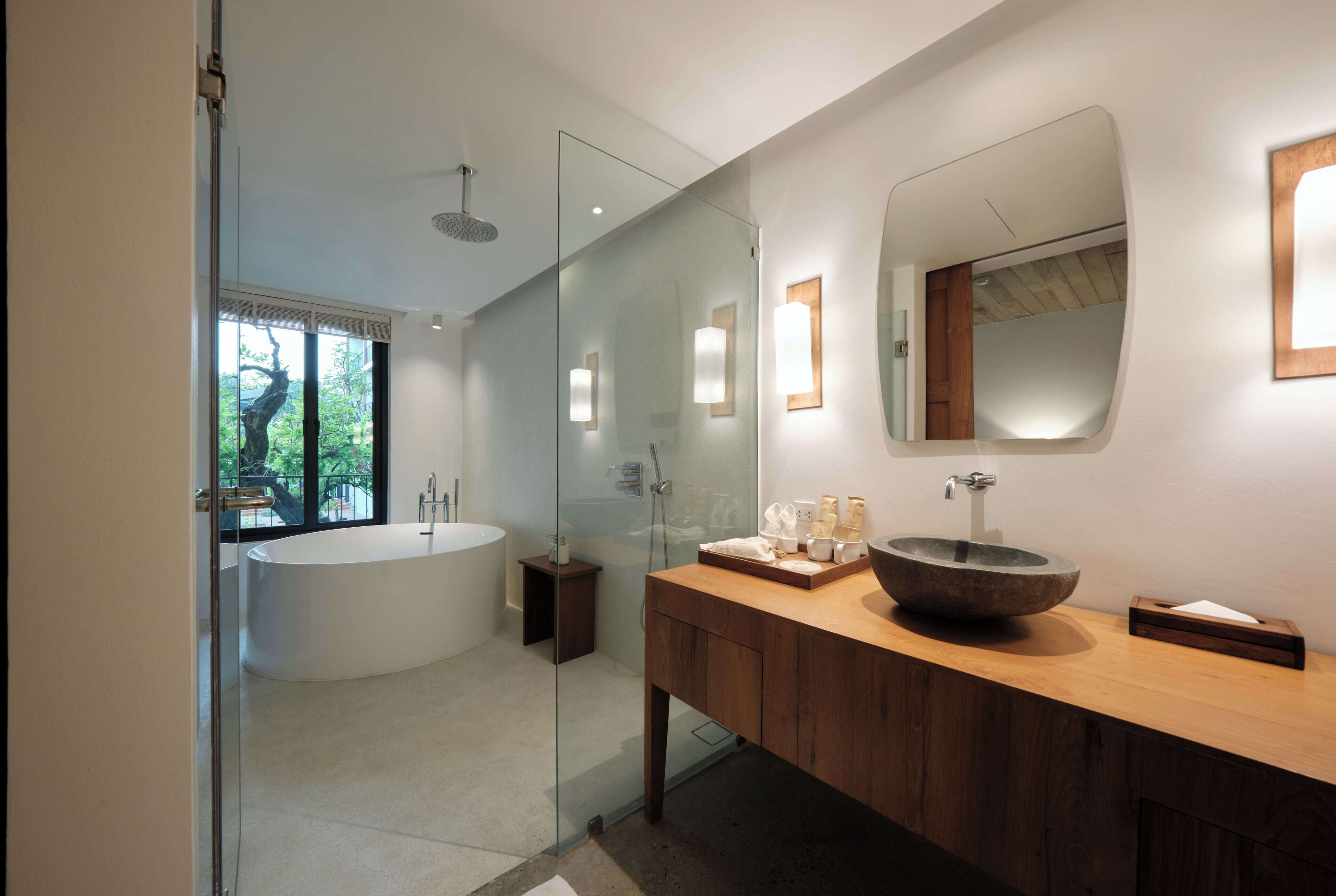 Deluxe Double Room, Balcony, Courtyard View | Bathroom | Separate tub and shower, free toiletries, hair dryer, towels