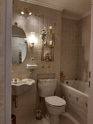 Bathroom - Vrbo Property (Bad Reichenhall)