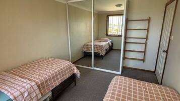 9 bedrooms, iron/ironing board, WiFi, bed sheets