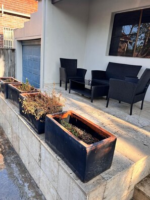 Terrace/patio - CUTE VINTAGE HOUSE FOR GIRLS (Burwood Heights)