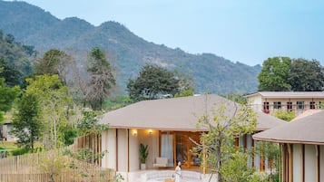 Estudio de lujo, 1 cama King size, alberca privada, vista a la colina | Exterior