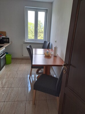Dining - Vrbo Property (Leuna)