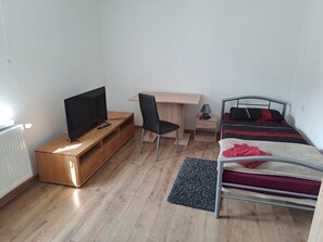 Room - Vrbo Property (Leuna)