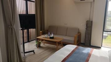 Comfort Double Room, Lake View | Blackout curtains, free WiFi