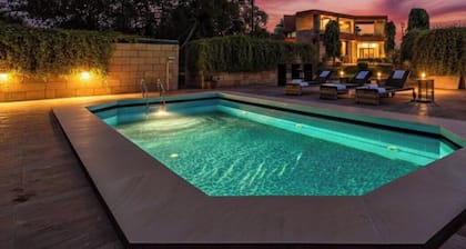 Barkat Villa 4BHK Pool Villa ,15 Min Airport